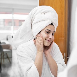 Best Face Wash for Oily Skin (Dermatologist Approved) — India Edition